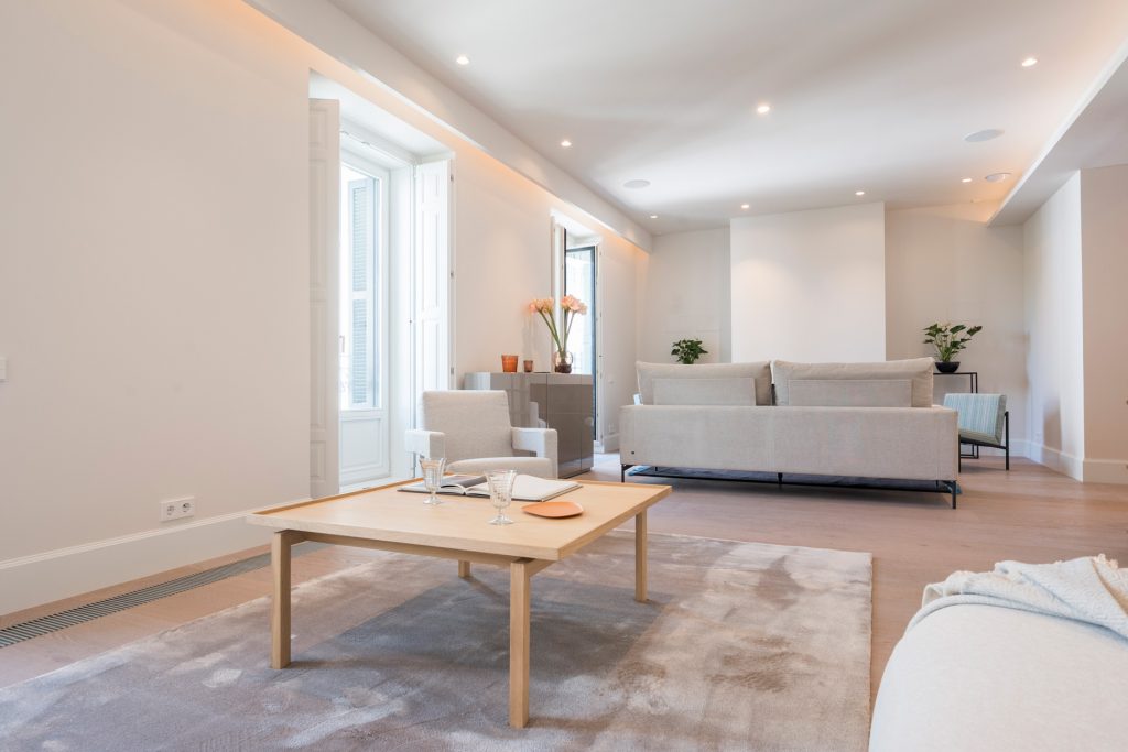 Living space: 300 m2 Rooms with en-suite bathrooms Guest toilet Building with doorman Parking space Catalog reference 1549306VK4714H0012EP